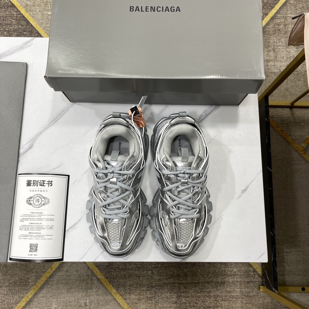 NO:165018,Top version Size: 36 37 38 39 40 41 42 43 44 45 Balenciaga 3rd generation first launch #Balenciaga Track-s 3.0 Autumn and Winter Series Official website pre-sale has begun #Sole uses PU TPU EVA rubber, a total of 13 sets of abrasive tools combinations, and the upper is no less than 15 partitions using cowhide   imported fabric   3M reflective strips, dad shoes, balenciaga, balenciaga, cowhide19860909顶级版本Size:36 37 38 39 40 41 42 43 44 45 巴黎世家3代首发# Balenciaga Track-s 3.0 秋冬系列 官网预售已经开始 #鞋底采用PU TPU EVA 橡胶共计13组磨具组合 鞋面不下15个隔板采用牛皮 进口布 3M反光条,老爹鞋,balenciaga,balenciaga,cowhide,Women's Shoes