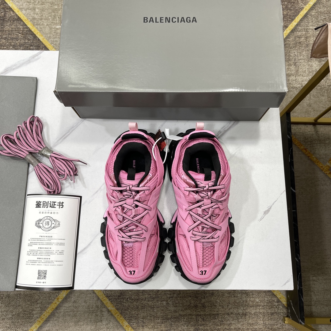 NO:165026,Top version Size: 36 37 38 39 40 41 42 43 44 45 Balenciaga 3rd generation first launch #Balenciaga Track-s 3.0 Autumn and Winter Series Official website pre-sale has begun #Sole uses PU TPU EVA rubber, a total of 13 sets of abrasive tools combinations, and the upper is no less than 15 partitions using cowhide   imported fabric   3M reflective strips, dad shoes, balenciaga, balenciaga, cowhide19860909顶级版本Size:36 37 38 39 40 41 42 43 44 45 巴黎世家3代首发# Balenciaga Track-s 3.0 秋冬系列 官网预售已经开始 #鞋底采用PU TPU EVA 橡胶共计13组磨具组合 鞋面不下15个隔板采用牛皮 进口布 3M反光条,老爹鞋,balenciaga,balenciaga,cowhide,Women's Shoes