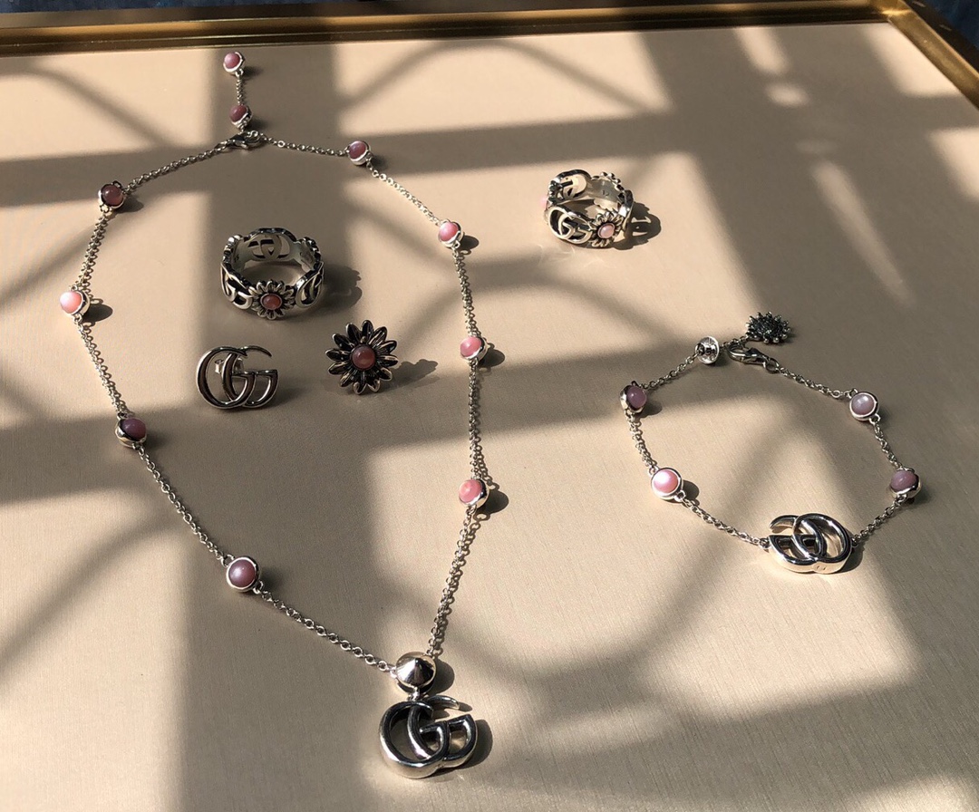 NO:102864,Today's new style Gujia Pink Shell Set Arrival Necklace P90 Earrings P Bracelet, Gucci earrings Gucci necklace, gucci, gucci, necklace, bracelet19860909今日新款 古家 粉贝 套装到货咯 项链 P90耳钉 P手链,古驰耳钉古驰项链,gucci,gucci,necklace,bracelet,Jewelry