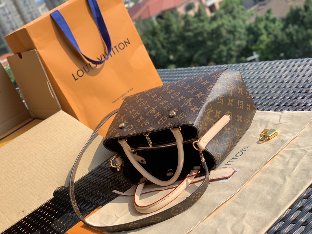 🌼 m41055尺寸29-20-13cm海外渠道 经典蒙田BB尺寸到货！大家都知道蒙田包是很火的一款，经