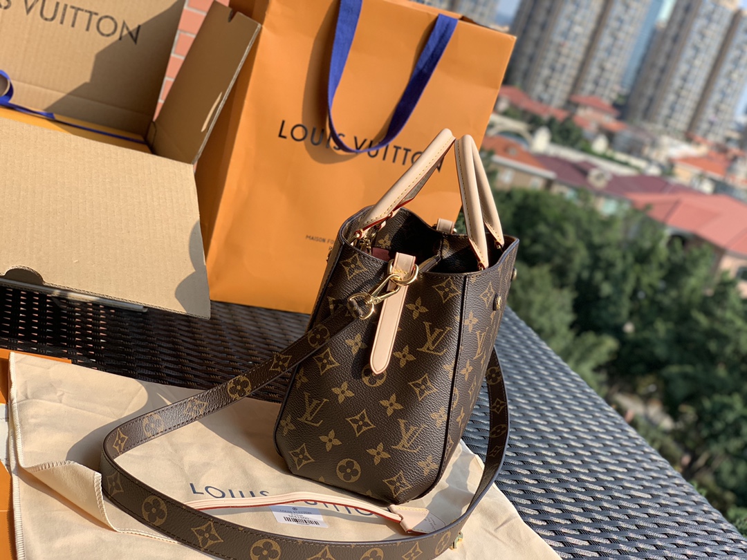 🌼 m41055尺寸29-20-13cm海外渠道 经典蒙田BB尺寸到货！大家都知道蒙田包是很火的一款，经