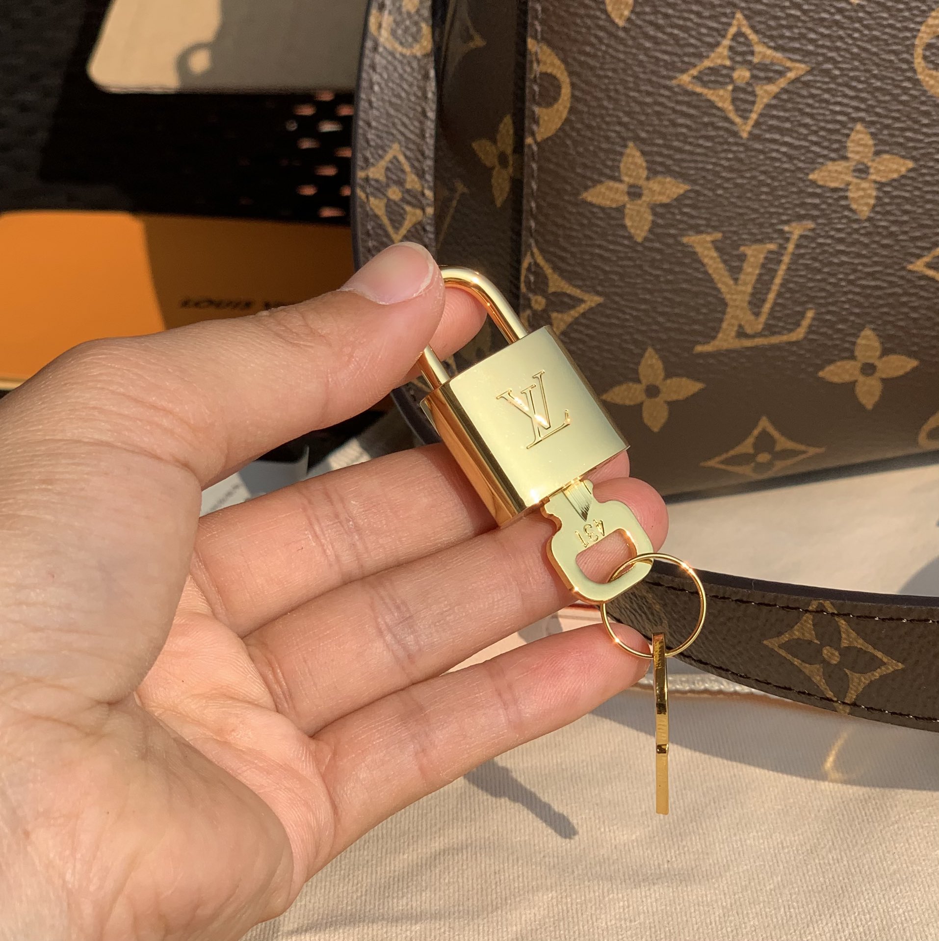 🌼 m41055尺寸29-20-13cm海外渠道 经典蒙田BB尺寸到货！大家都知道蒙田包是很火的一款，经