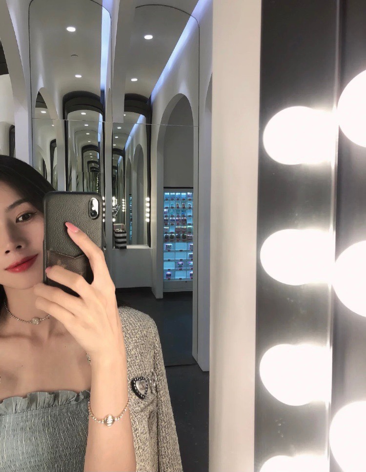 NO:634607,Upper body effect blingbling, Cartier high-end jewelry19860909上身效果blingbling,,卡迪亚高端饰品,Jewelry