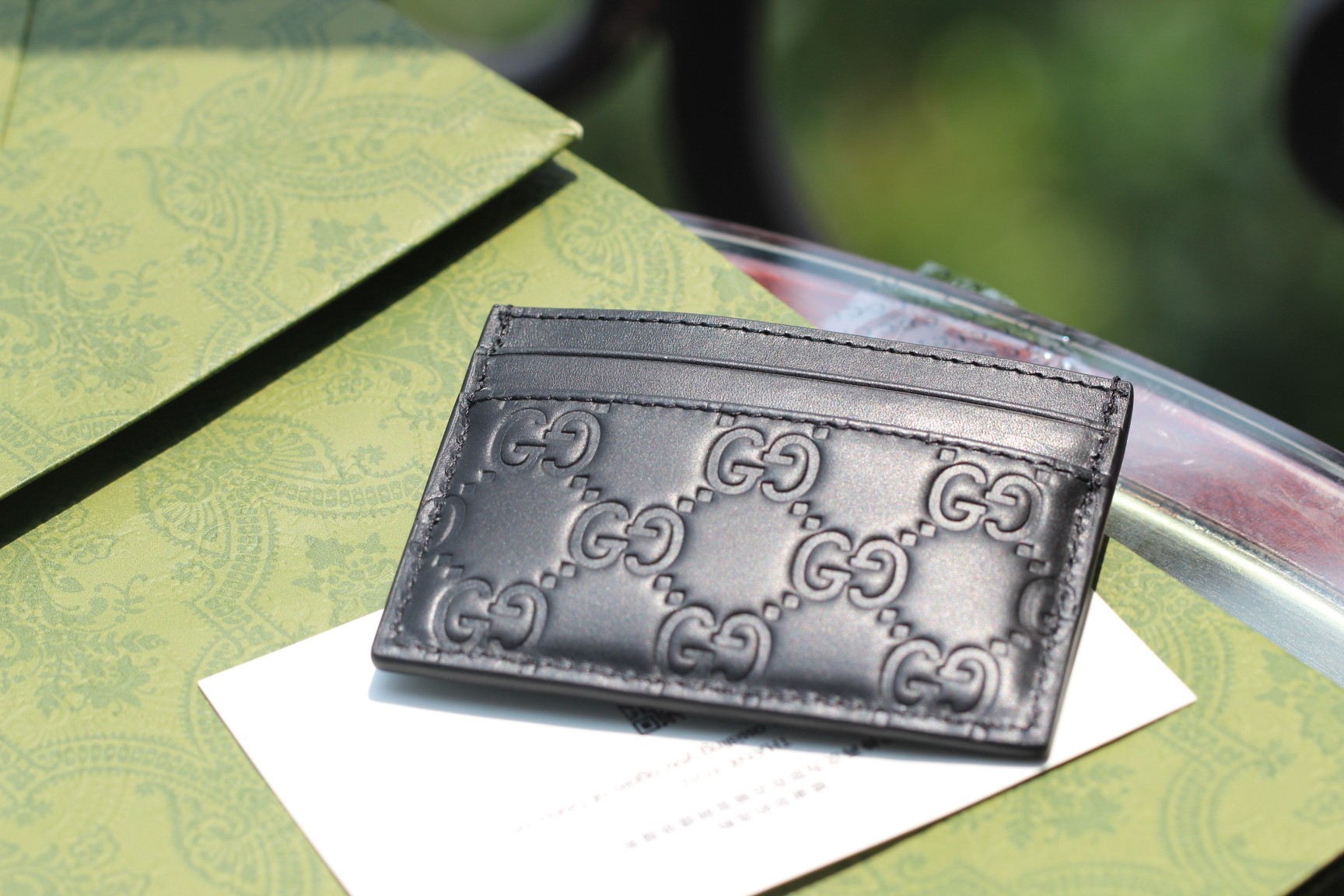 Review: Guccissima Hand-Held Card Clips – Classic Style with Practical Design