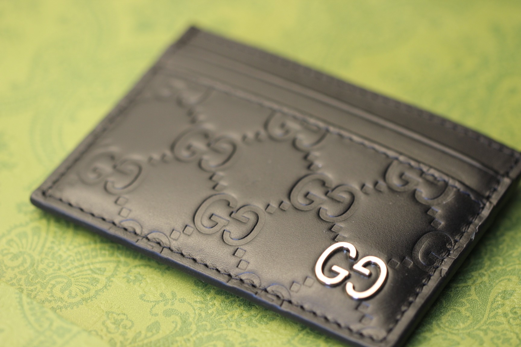 Guccissima GG Card Bag: Stylish and Practical Payment Organizer in Model 473927.