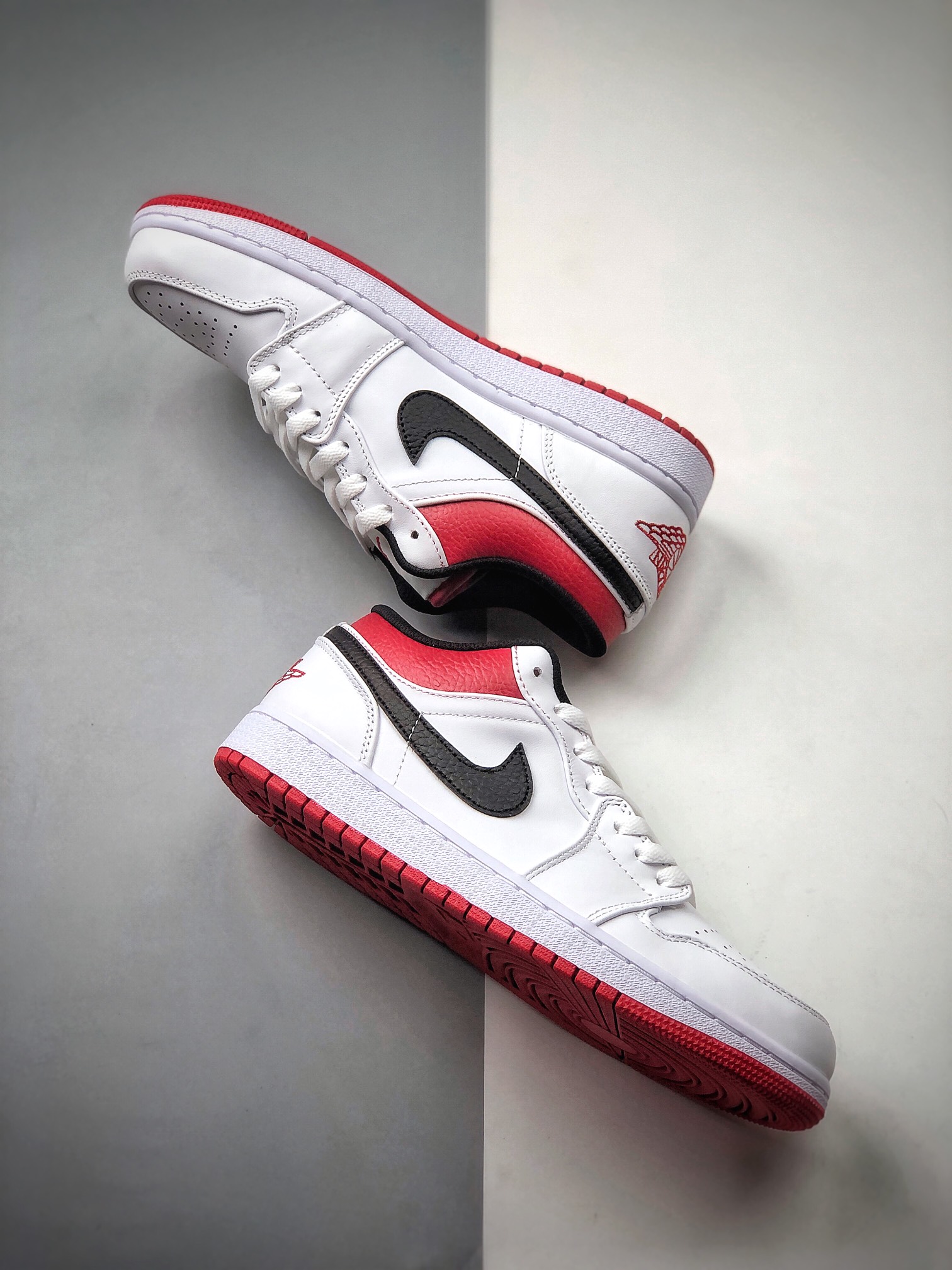 200  Air Jordan 1 Low  白红黑勾 AJ1乔1低帮休闲板鞋 553558-118