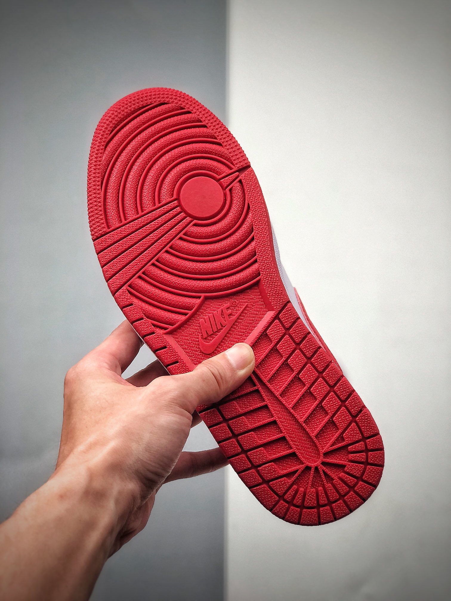 240 Air Jordan 1 Mid 白红黑 AJ1乔1中帮休闲板鞋 554724-122-莆田鞋,莆田鞋货源,高仿鞋,高仿鞋货源,安福档口,莆田高仿鞋,莆田鞋批发,高仿鞋批发,莆田高仿运动鞋,高仿运动鞋,莆田运动鞋 240 Air Jordan 1 Mid 白红黑 AJ1乔1中帮休闲板鞋 554724-122