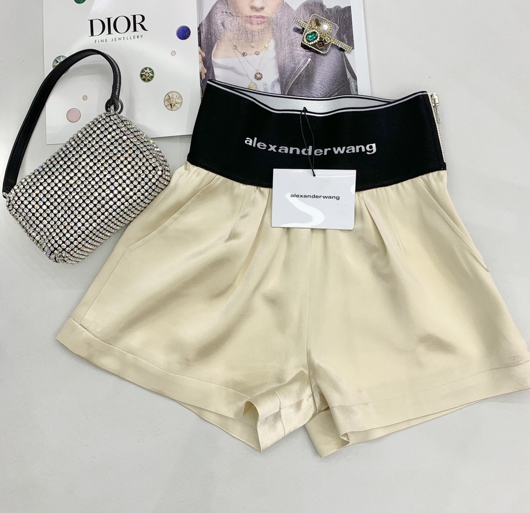 NO:829091,**** Alexander Wang acetate elastic waist shorts, hot style, ten tonic, new spring and summer products, imported acetate satin fabric, you can see the silky gloss, the first choice for leisure and vacation, versatile artifact, especially long legs, size SML number, Alexander Wang-clothing, alexander wang, shorts,19860909**** 亚历山大王 醋酸松紧腰短裤 爆款 十拿十补 春夏新品 进口醋酸缎面料 看的到丝滑光泽感 休闲度假首选 百搭神器 特别显腿长 码数SML 编号,亚历山大王-服装,alexander wang,shorts,,Women's clothing