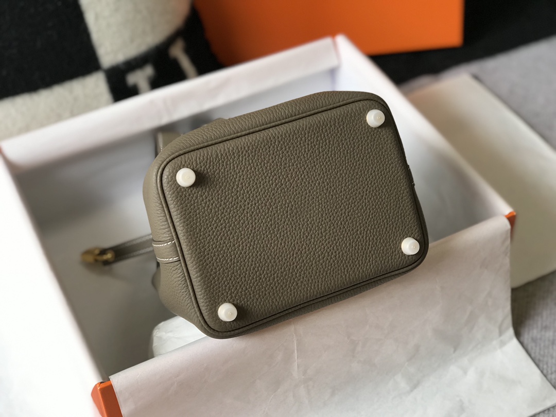 Hermès Picotin Lock 18 Handbag: Chic, Casual, and Timeless Style 3 i1620196855 3905 2