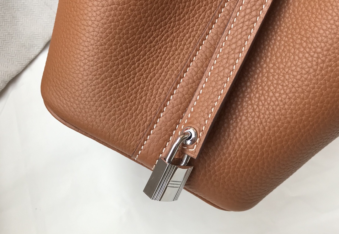 Hermès Picotin Lock 18 Handbag: Casual Bucket Bag in Brown Leather 6 i1620199475 5744 4