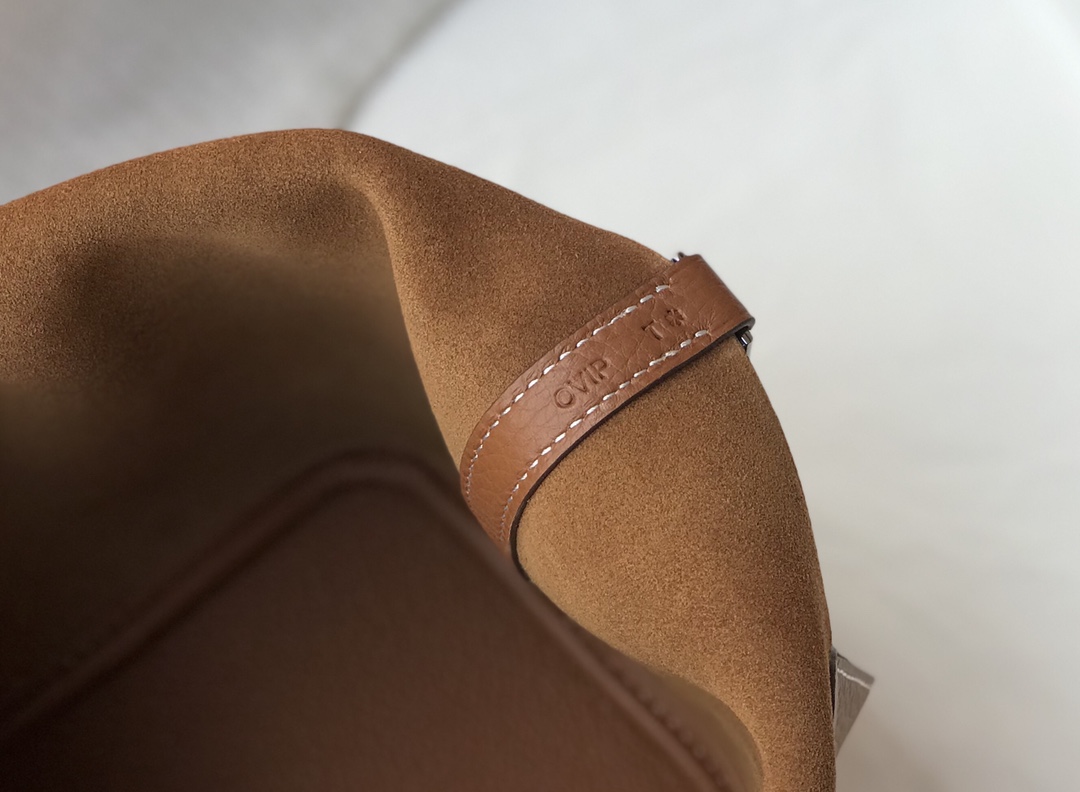 Hermès Picotin Lock 18 Handbag: Casual Bucket Bag in Brown Leather 9 i1620199475 8322 7