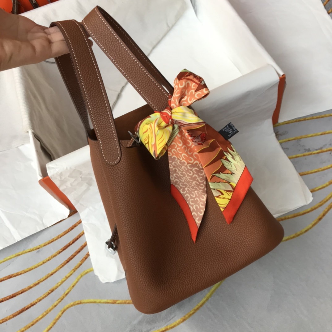Hermès Picotin Lock 18 Handbag: Casual Bucket Bag in Brown Leather 4 i1620199475 8867 2