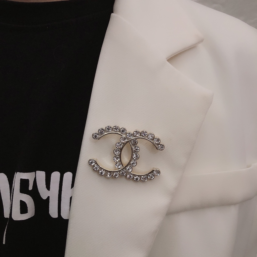 Chanel ch@nel 奢华镶钻+ 胸针