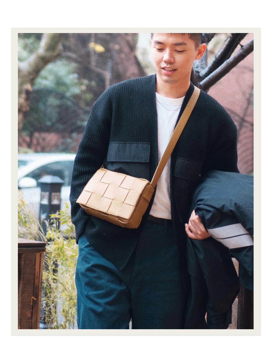 Bottega Veneta CASSETTE 23CM 编织皮革方盒斜挎包 578004芥末色
