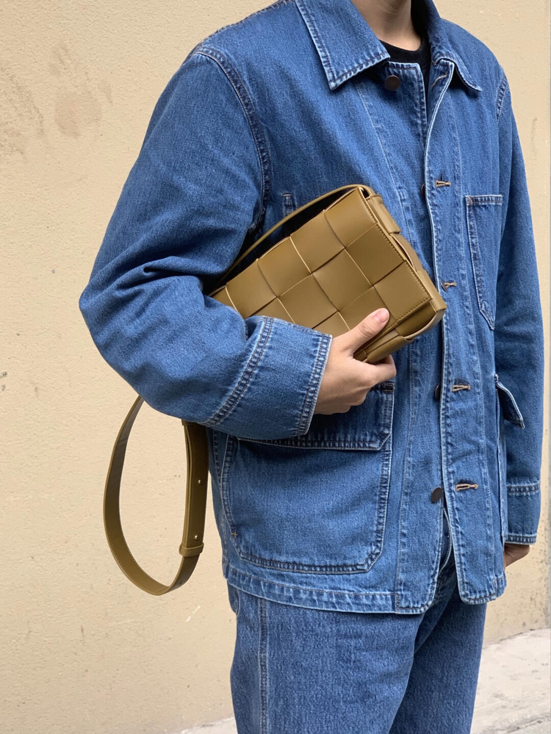 Bottega Veneta CASSETTE 23CM 编织皮革方盒斜挎包 578004芥末色