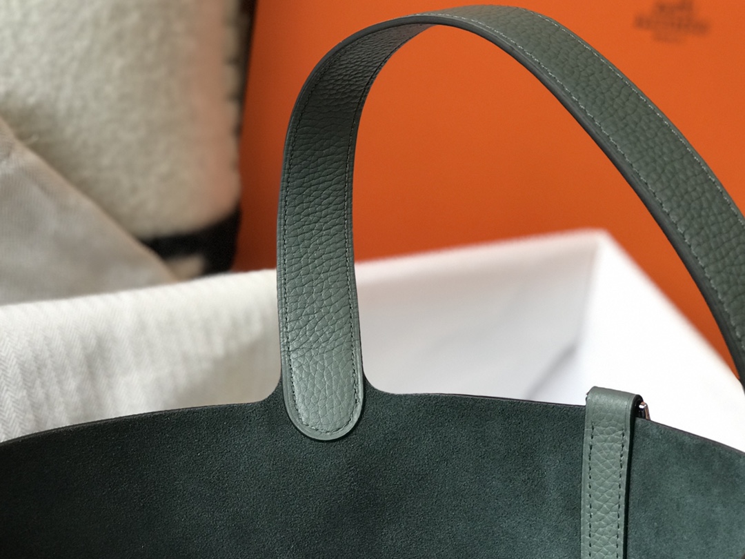 Hermès Luxury Designer Handbag Shoulder Crossbody Bag crafted in premium 9