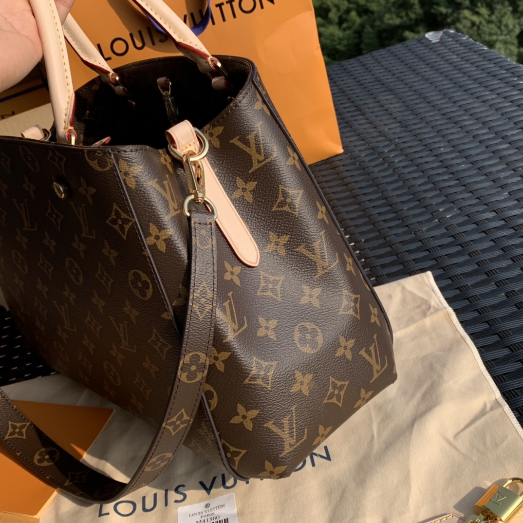 🌼 m41056尺寸33-23-15cm 蒙田中号现货到了，支香港仓发货也可以选择国内仓库发货。中号与小