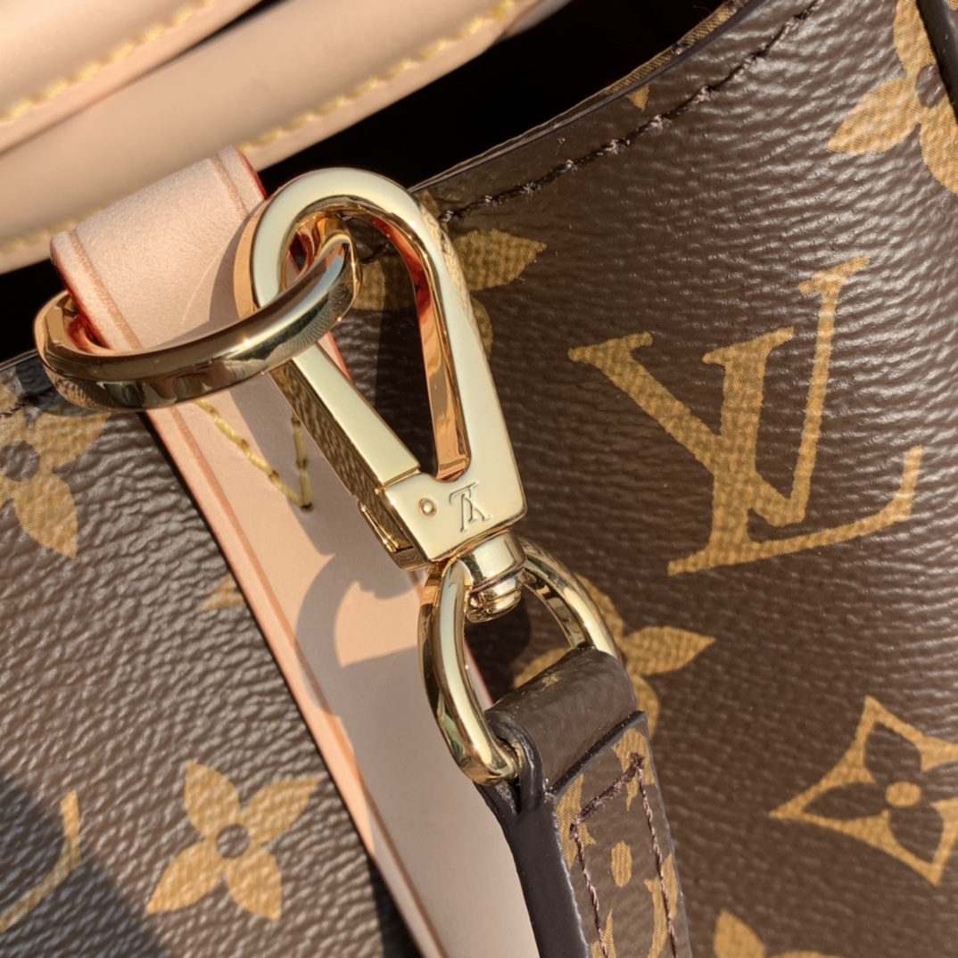 🌼 m41056尺寸33-23-15cm 蒙田中号现货到了，支香港仓发货也可以选择国内仓库发货。中号与小