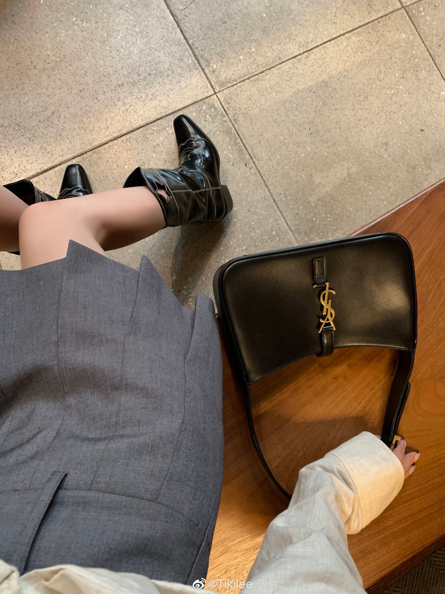 Saint laurent Ysl LE 5 À 7 平纹腋下包 657228黑色