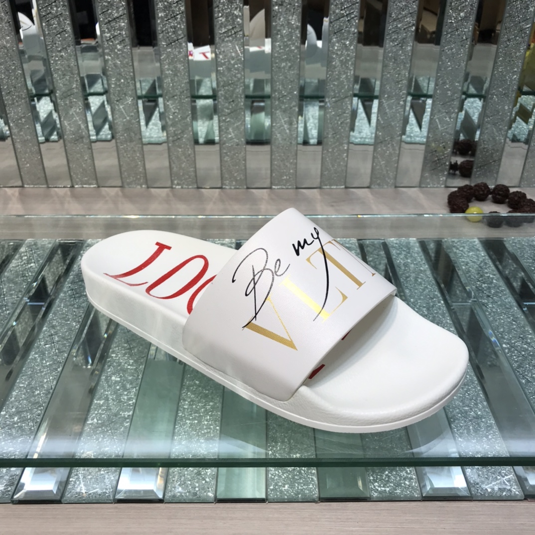 H0  华伦天奴拖鞋 夏季新品••出游必备潮品 夏季拖鞋🏖️沙滩鞋•凉鞋专柜原单货⌚️原版进口专用材质品牌logo➕原版超轻pu发泡弹力鞋底