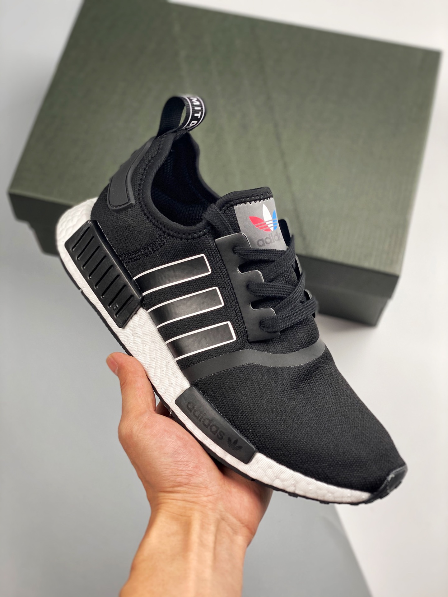 AD NMD _R1 黑白, versión Hupu, lanzado simultáneamente en tiendas oficiales‼️ Almacén en stock, suministro estable durant…