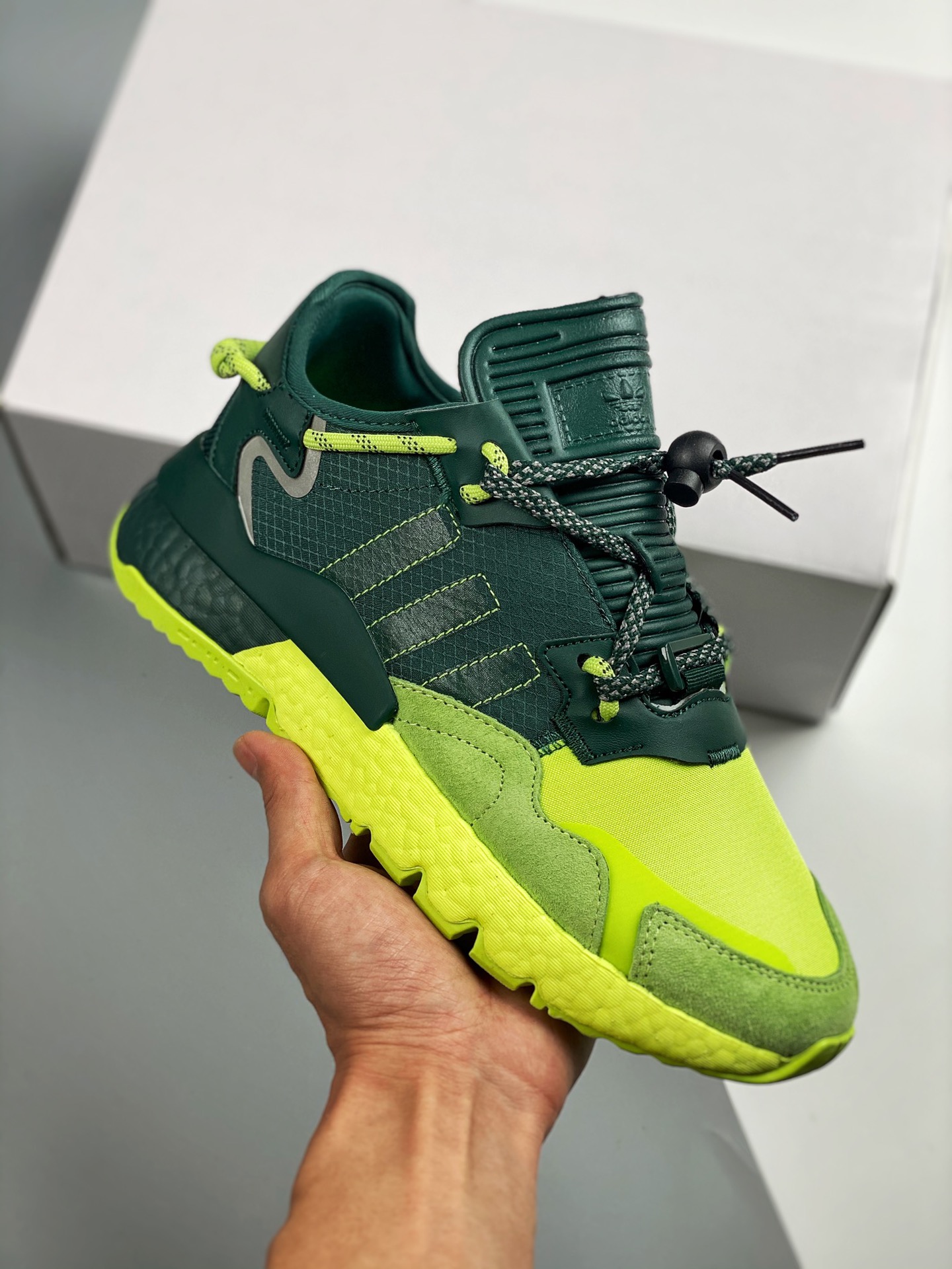 AD Nite Jogger 2019 Boost trébol, colaboración Night Runner, verde fluorescente, zapatillas de running retro con materi…