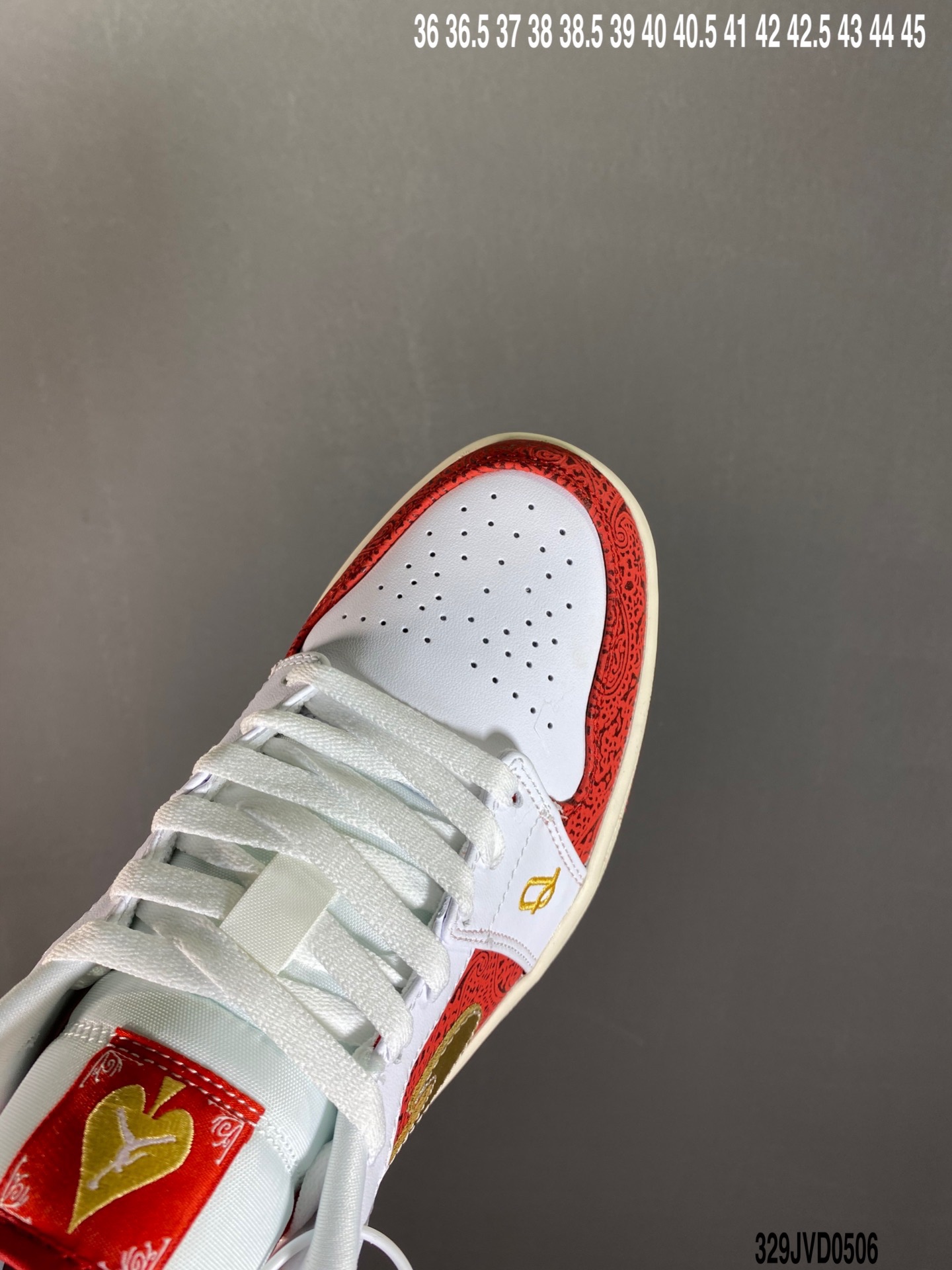 190 Jordan Brand 近日带来了一款全新的 Air Jordan 1 Low“Spades”配色 DJ5185-100-莆田鞋,莆田鞋货源,高仿鞋,高仿鞋货源,安福档口,莆田高仿鞋,莆田鞋批发,高仿鞋批发,莆田高仿运动鞋,高仿运动鞋,莆田运动鞋 190 Jordan Brand 近日带来了一款全新的 Air Jordan 1 Low“Spades”配色 DJ5185-100