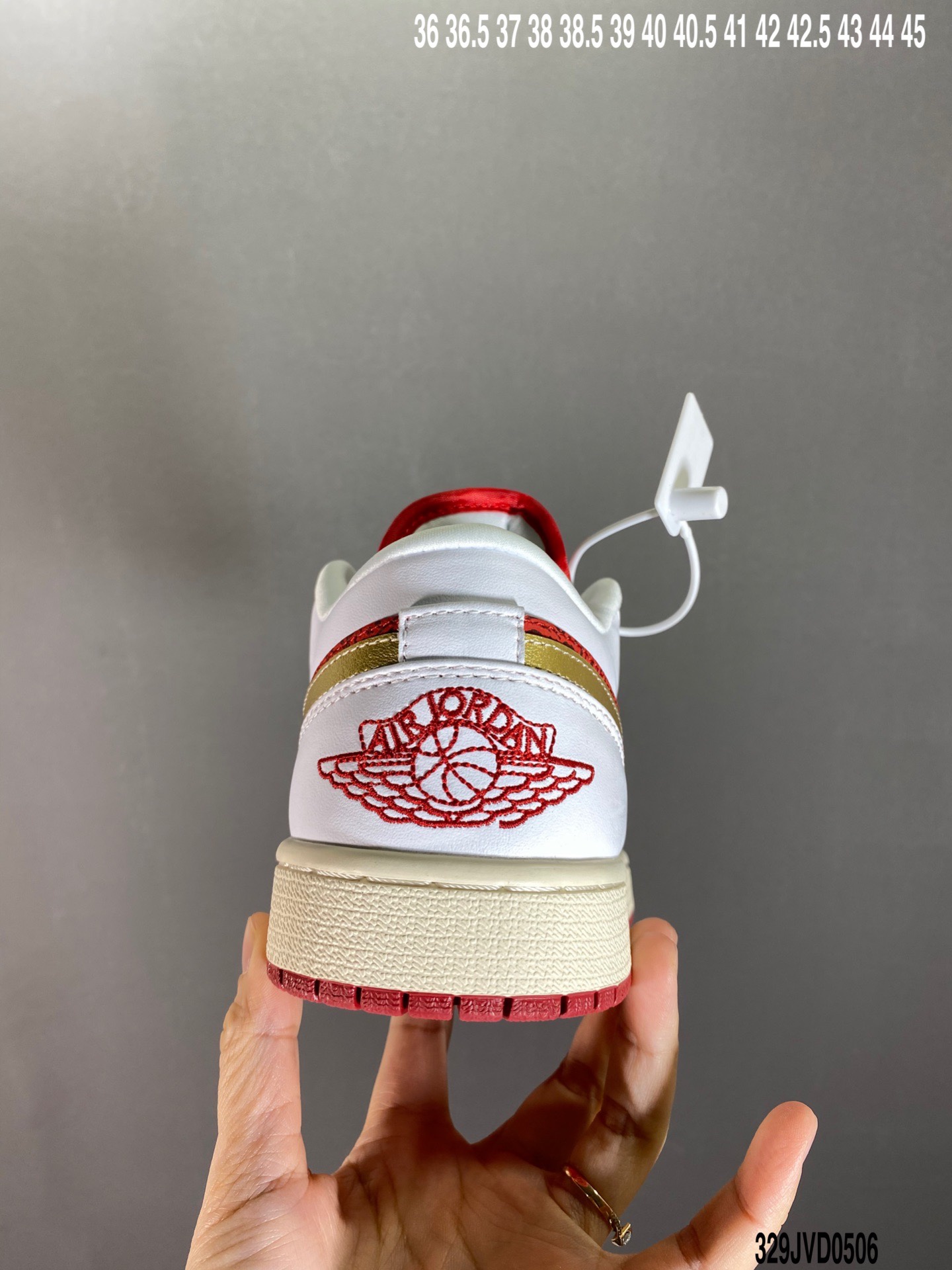 190 Jordan Brand 近日带来了一款全新的 Air Jordan 1 Low“Spades”配色 DJ5185-100-莆田鞋,莆田鞋货源,高仿鞋,高仿鞋货源,安福档口,莆田高仿鞋,莆田鞋批发,高仿鞋批发,莆田高仿运动鞋,高仿运动鞋,莆田运动鞋 190 Jordan Brand 近日带来了一款全新的 Air Jordan 1 Low“Spades”配色 DJ5185-100