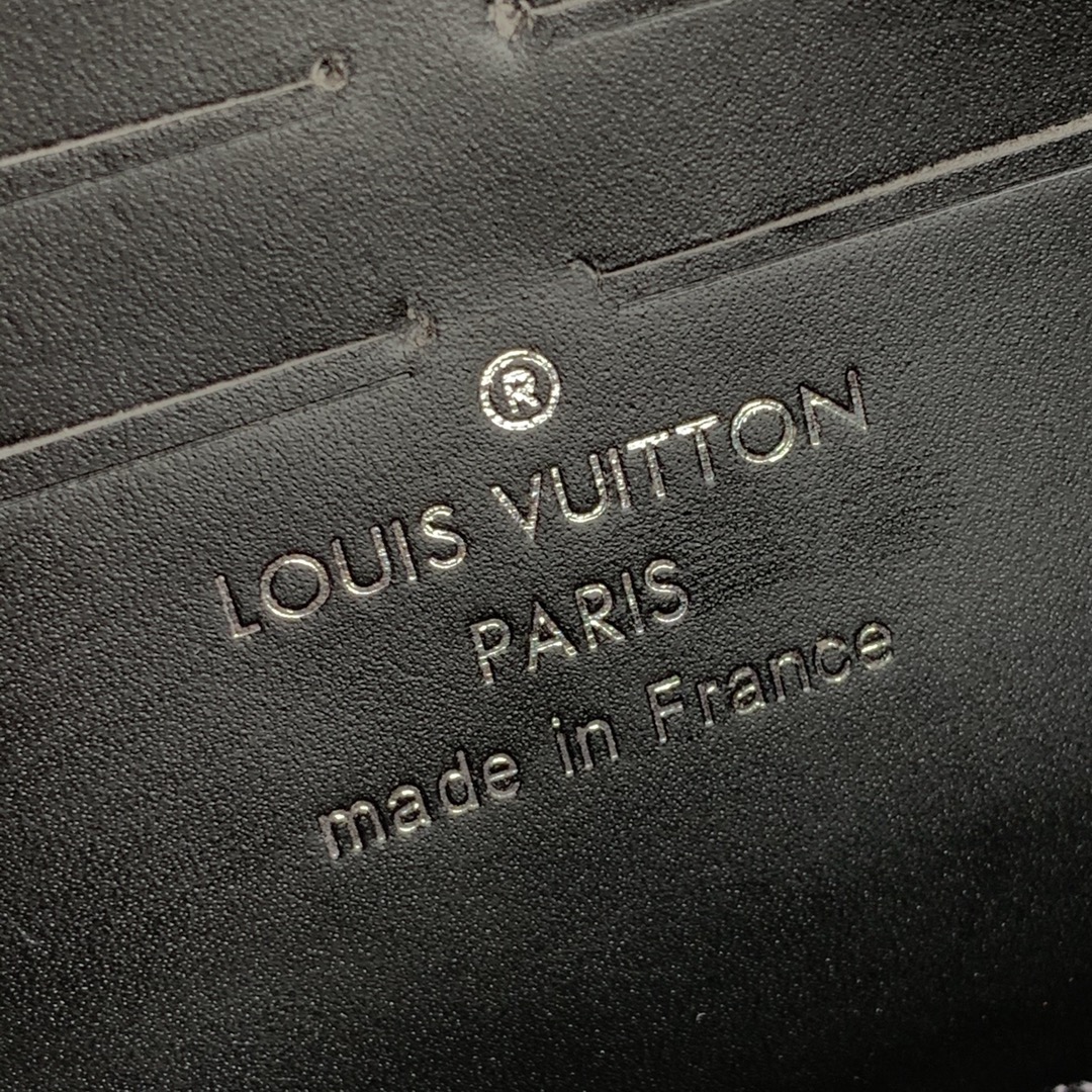 Shop Louis Vuitton 2024 SS M80224 Soft Trunk Wallet (M80224) by  ElmShoesStyle
