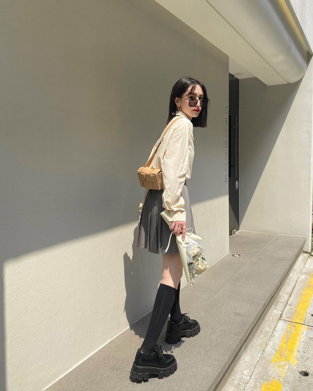 Bottega Veneta葆蝶家  The Belt Cassttte腰包 639367奶茶色