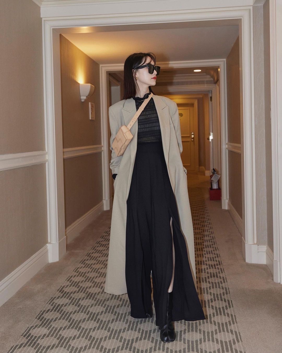 Bottega Veneta葆蝶家  The Belt Cassttte腰包 639367奶茶色