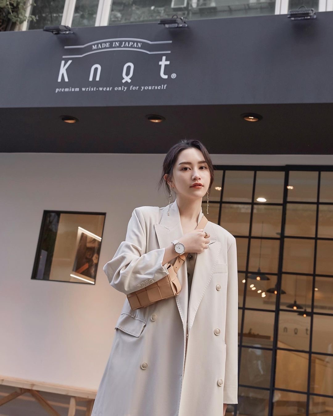 Bottega Veneta葆蝶家  The Belt Cassttte腰包 639367奶茶色