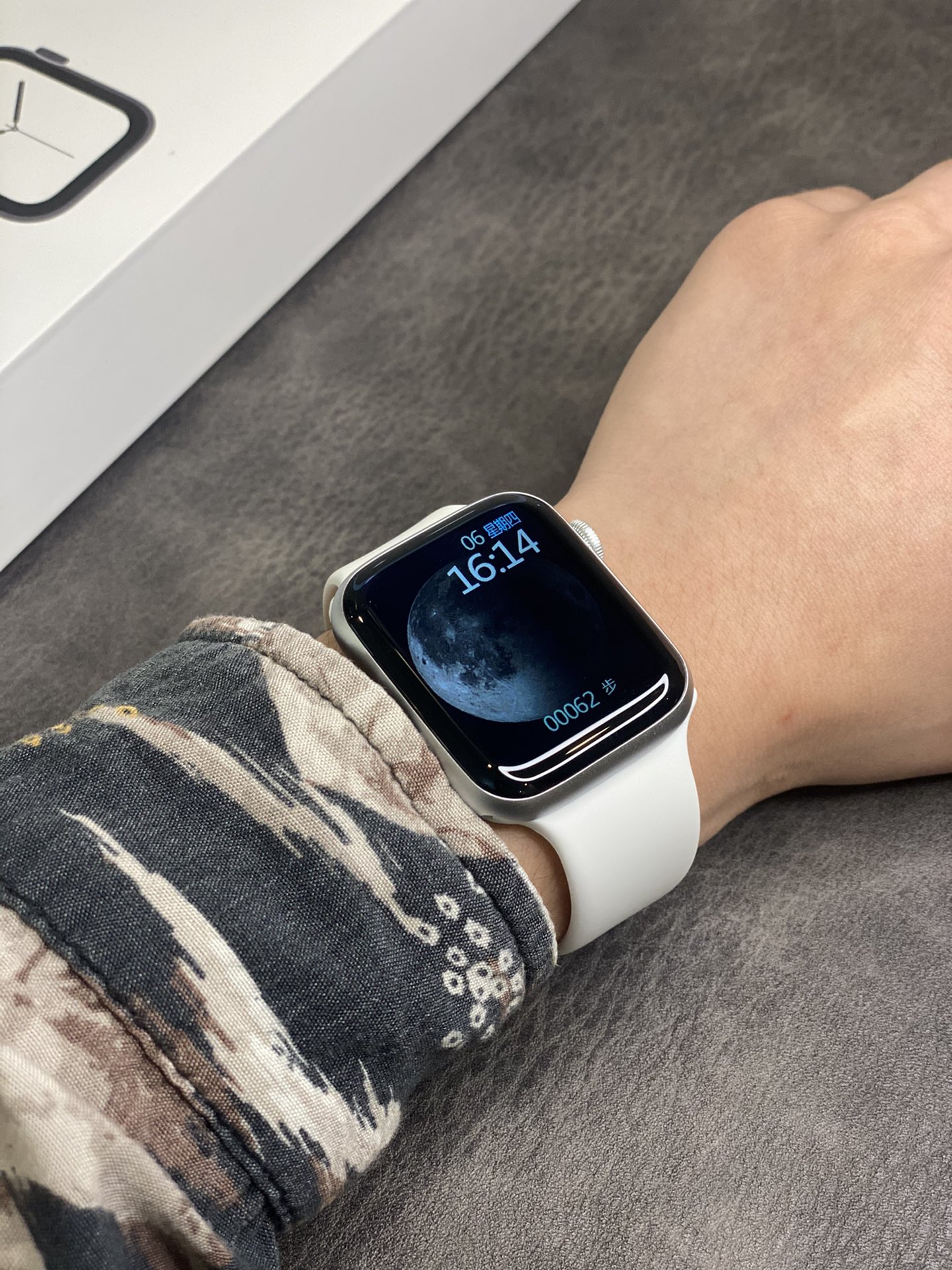 苹果iWatch6银色 表带佩戴搭配合集