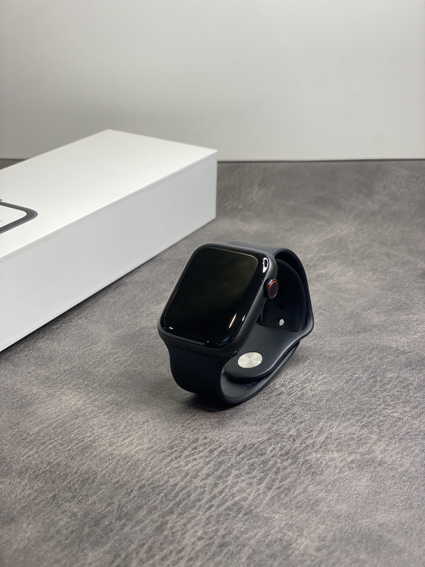 本地放💰160 利润自己加
苹果iWatch6+ 智能手表 ln高配版
全网独家开模 市面最逼近原装的智能手表
全新UI系统升级 支持自定义壁纸 主题‼️
带支付宝支付功能 支持定位查找手表!
独立开发app 多款主题持续更新 免费提供下载!
升级IPS全面屏 屏占比达95% 接近原装!
IP6级别防水 表带跟正品通用 可自由更换!
可打电话 支持血压心率心电血氧体温睡眠监测,支持久坐提醒、信息通知、抬手亮屏等
系统支持多国语言 可供外贸出口!
配件清单# 表盘+硅胶表带+说明书+磁吸充电线
售后保修三个月 外观不磨损 屏幕保护膜不撕开可退换!