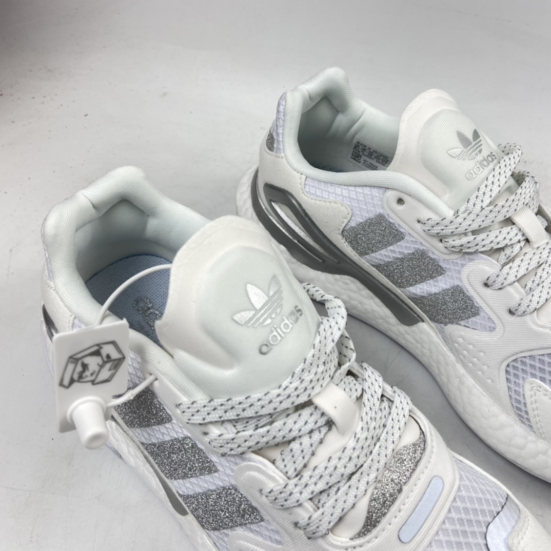 P200 Adidas Originals 2020 Day Jogger Boost 三叶草2020版慢跑者系列高弹复古休闲运动跑鞋 夜行者二代 FW4046