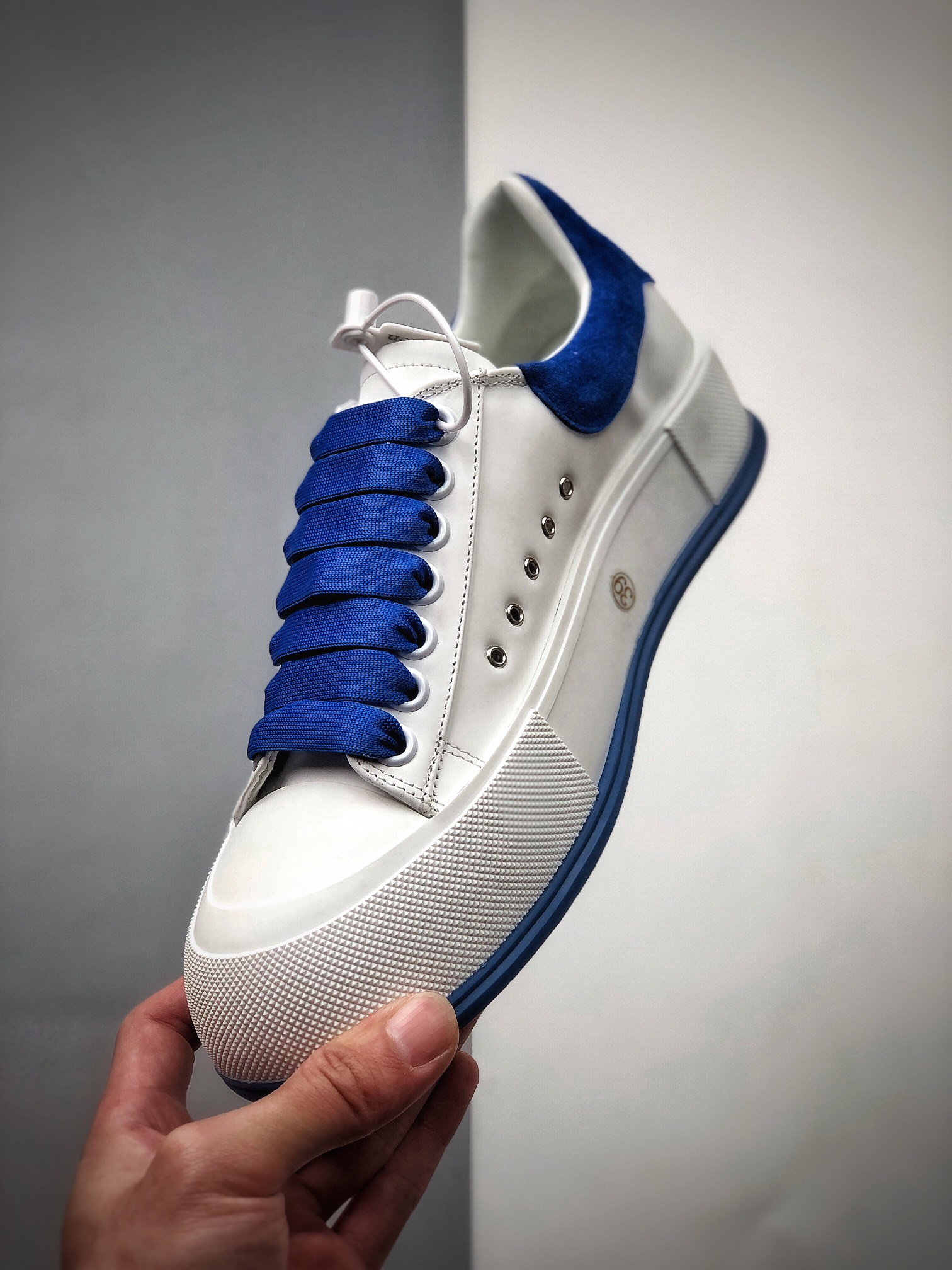 480  亚历山大·麦昆Alexander McQueen sole sneakers低帮植绒皮面翻毛尾