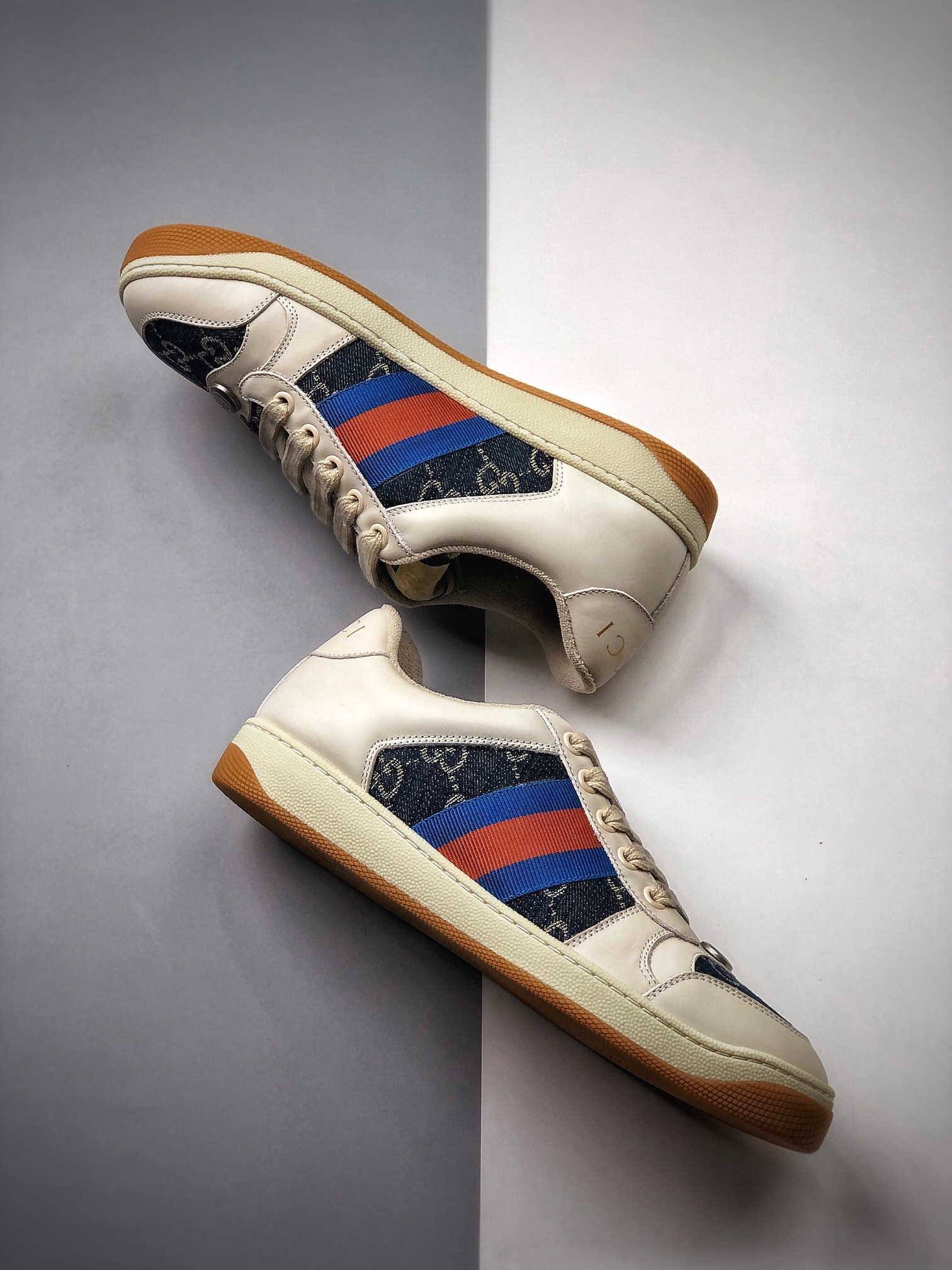 550  Gucci  Distressed Screener sneaker 经典型原复古 复古学院风