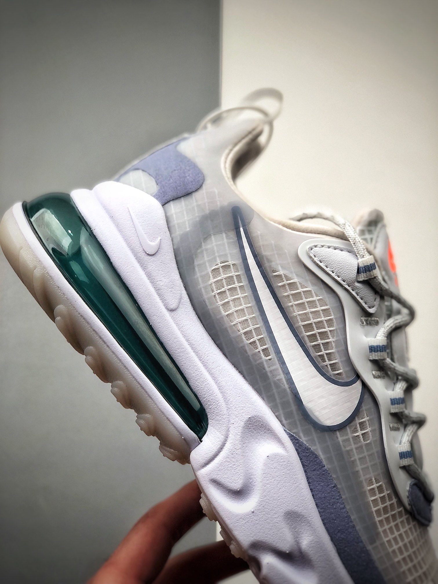 220 Nike Air Max 270 React 半小掌气垫跑鞋 白兰网纱 CJ4060-100