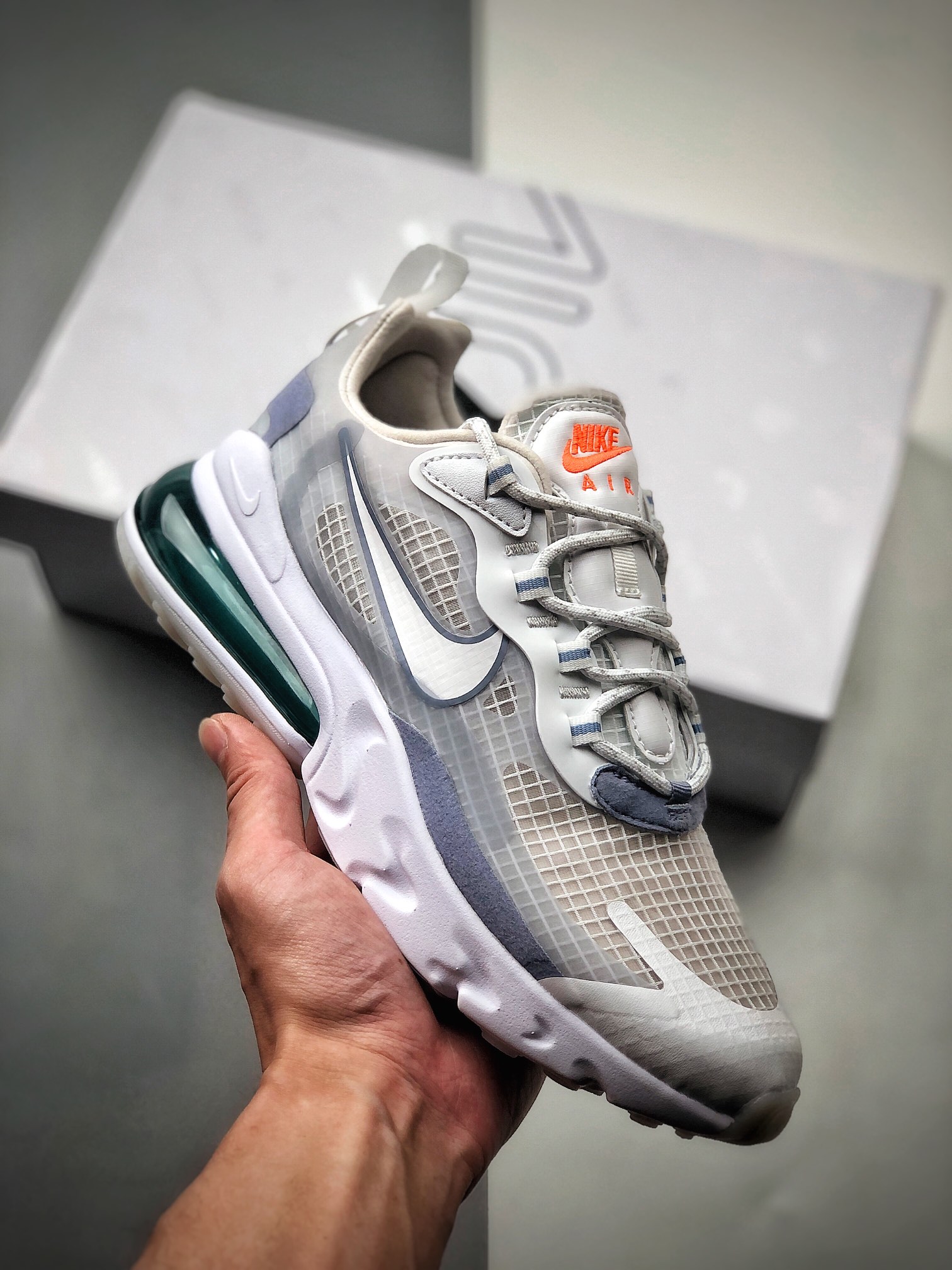 220 Nike Air Max 270 React 半小掌气垫跑鞋 白兰网纱 CJ4060-100