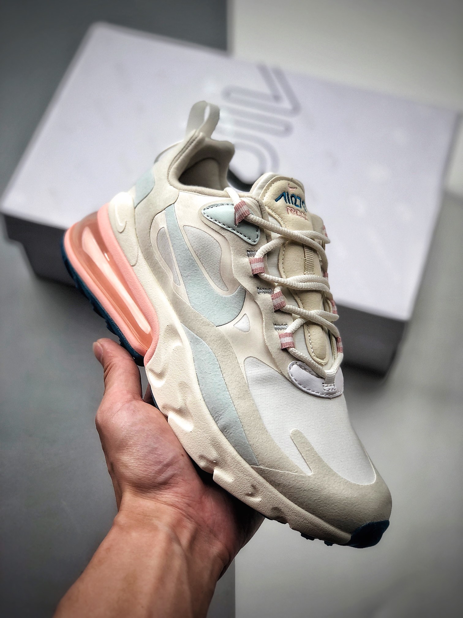 220  Nike Air Max 270 React 半小掌气垫跑鞋  CT6174-100
