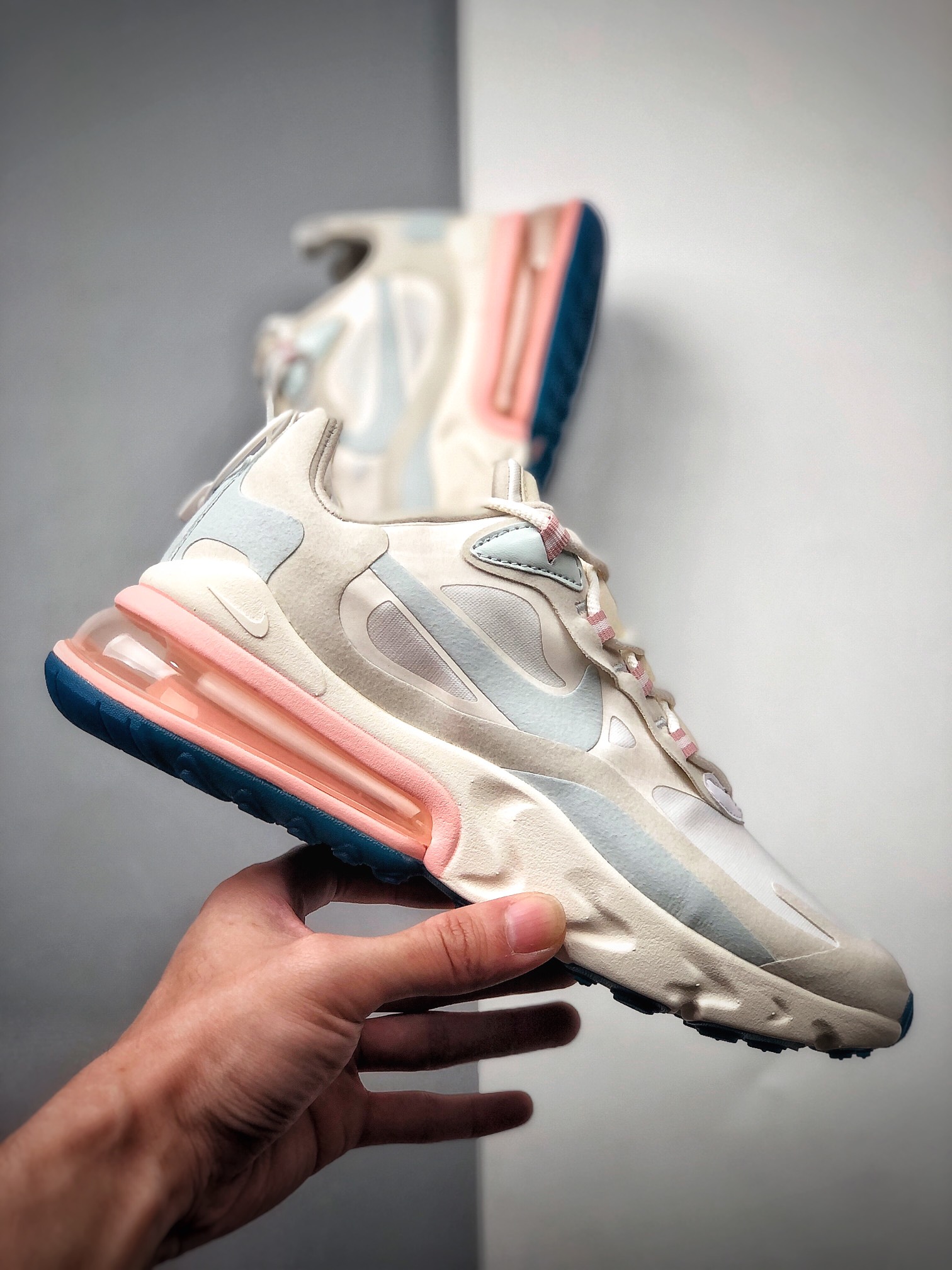 220  Nike Air Max 270 React 半小掌气垫跑鞋  CT6174-100