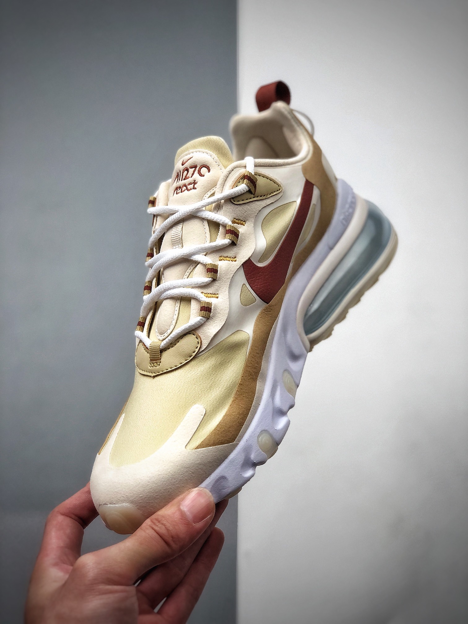 220 Nike Air Max 270 React 半小掌气垫跑鞋 白兰网纱 AO6174-700