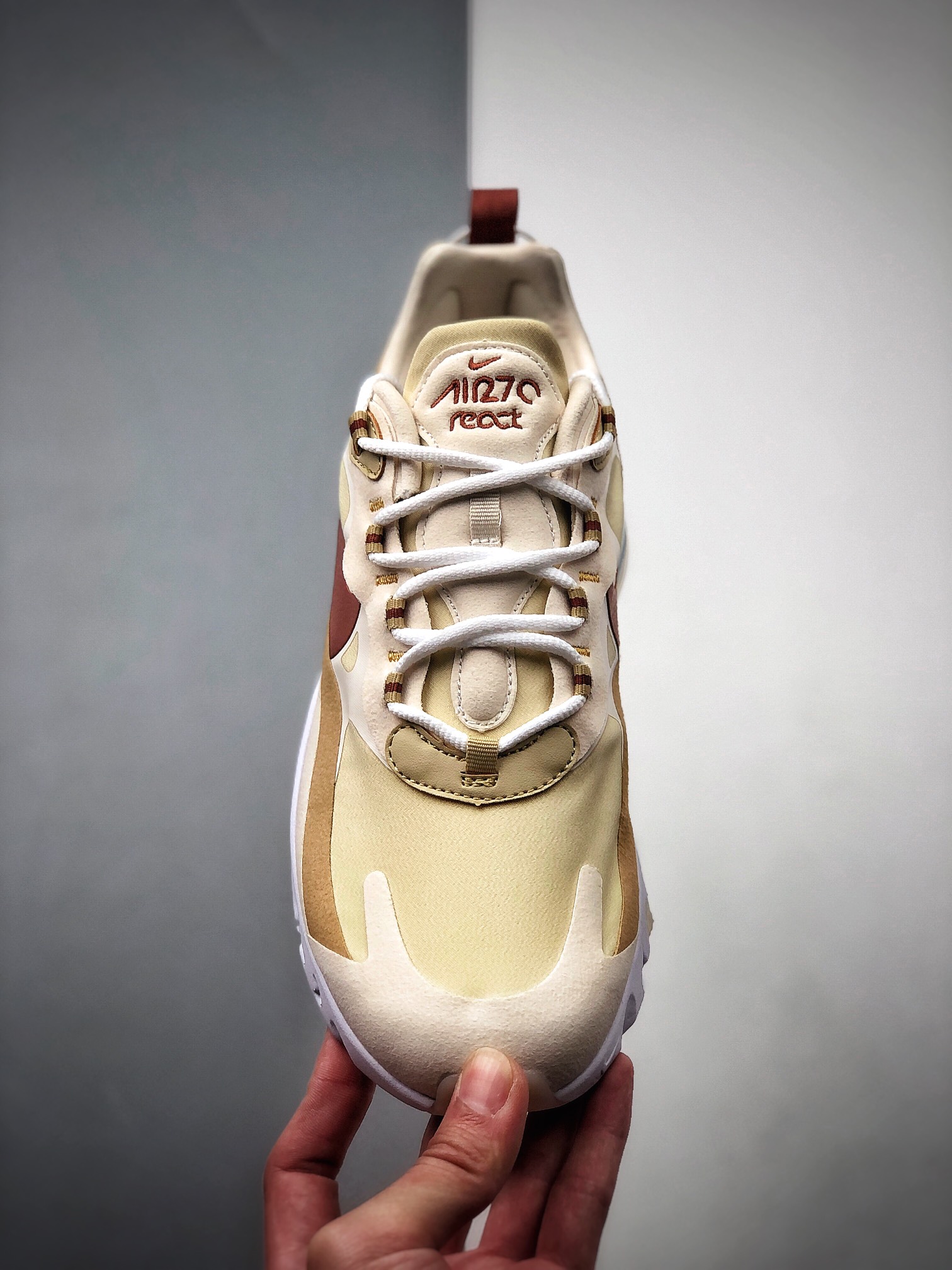 220 Nike Air Max 270 React 半小掌气垫跑鞋 白兰网纱 AO6174-700