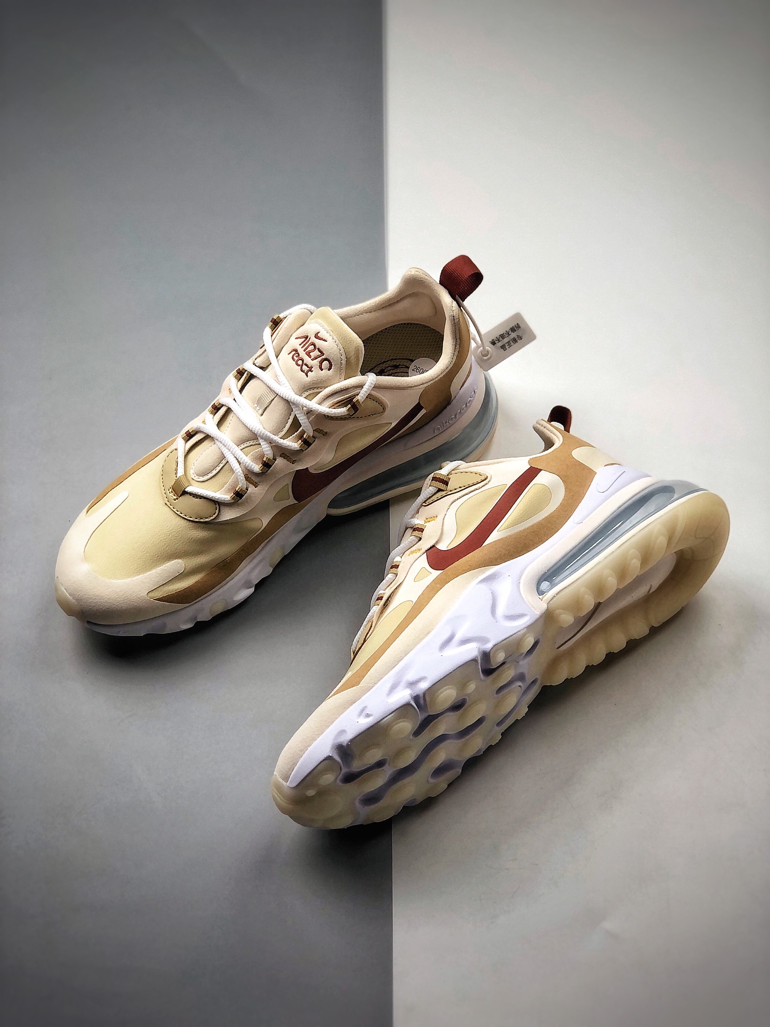 220 Nike Air Max 270 React 半小掌气垫跑鞋 白兰网纱 AO6174-700