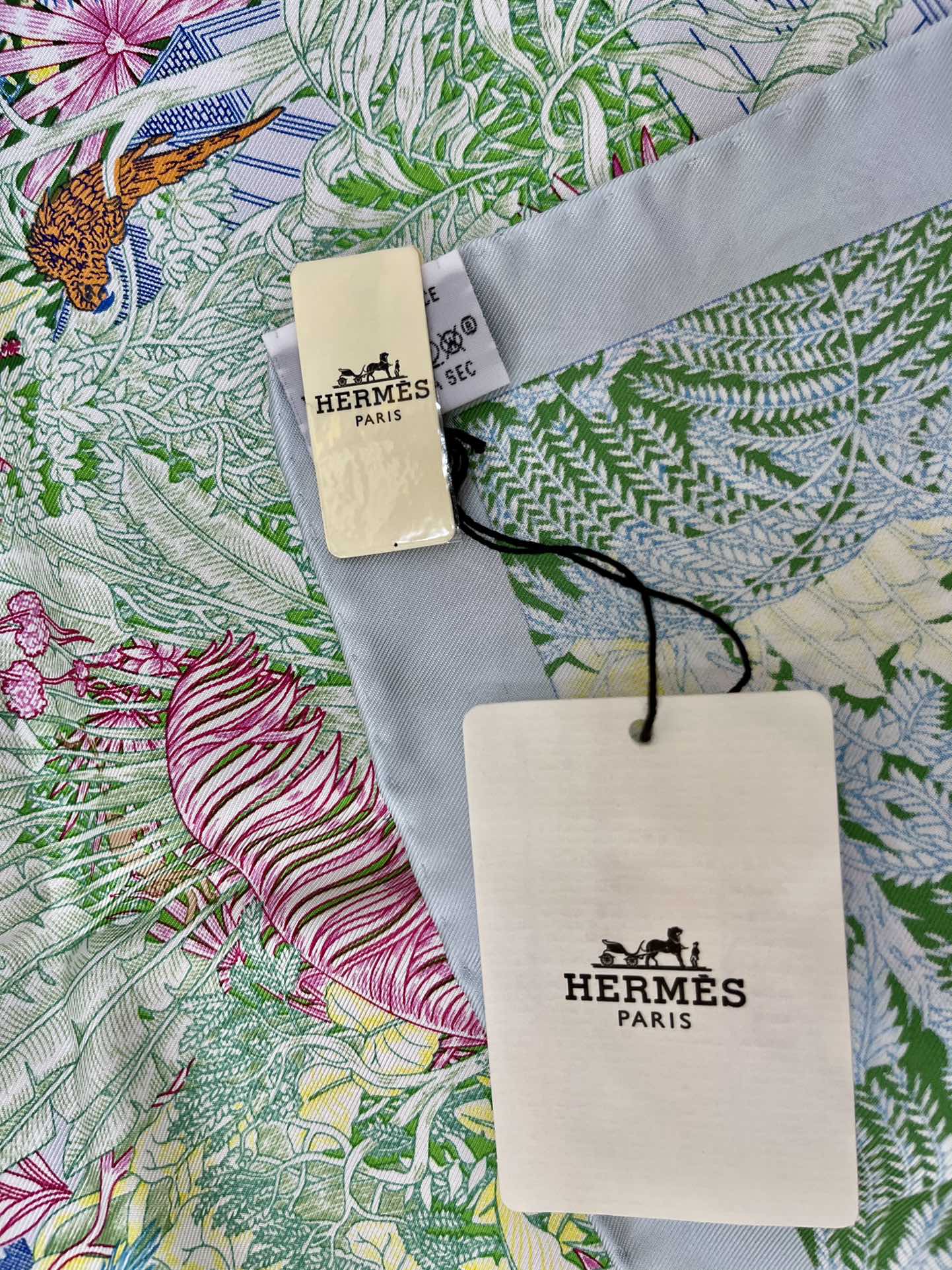 Hermes爱马仕100%真丝手工卷边围巾