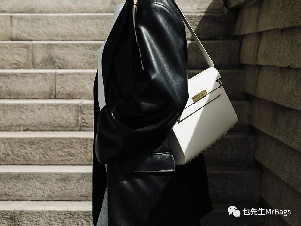 Ysl 𝑴𝒂𝒏𝒉𝒂𝒕𝒕𝒂𝒏 29CM曼哈顿法棍包 579271白色牙签纹金扣