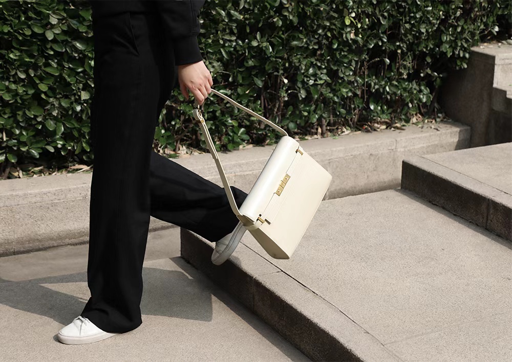 Ysl 𝑴𝒂𝒏𝒉𝒂𝒕𝒕𝒂𝒏 29CM曼哈顿法棍包 579271白色牙签纹金扣