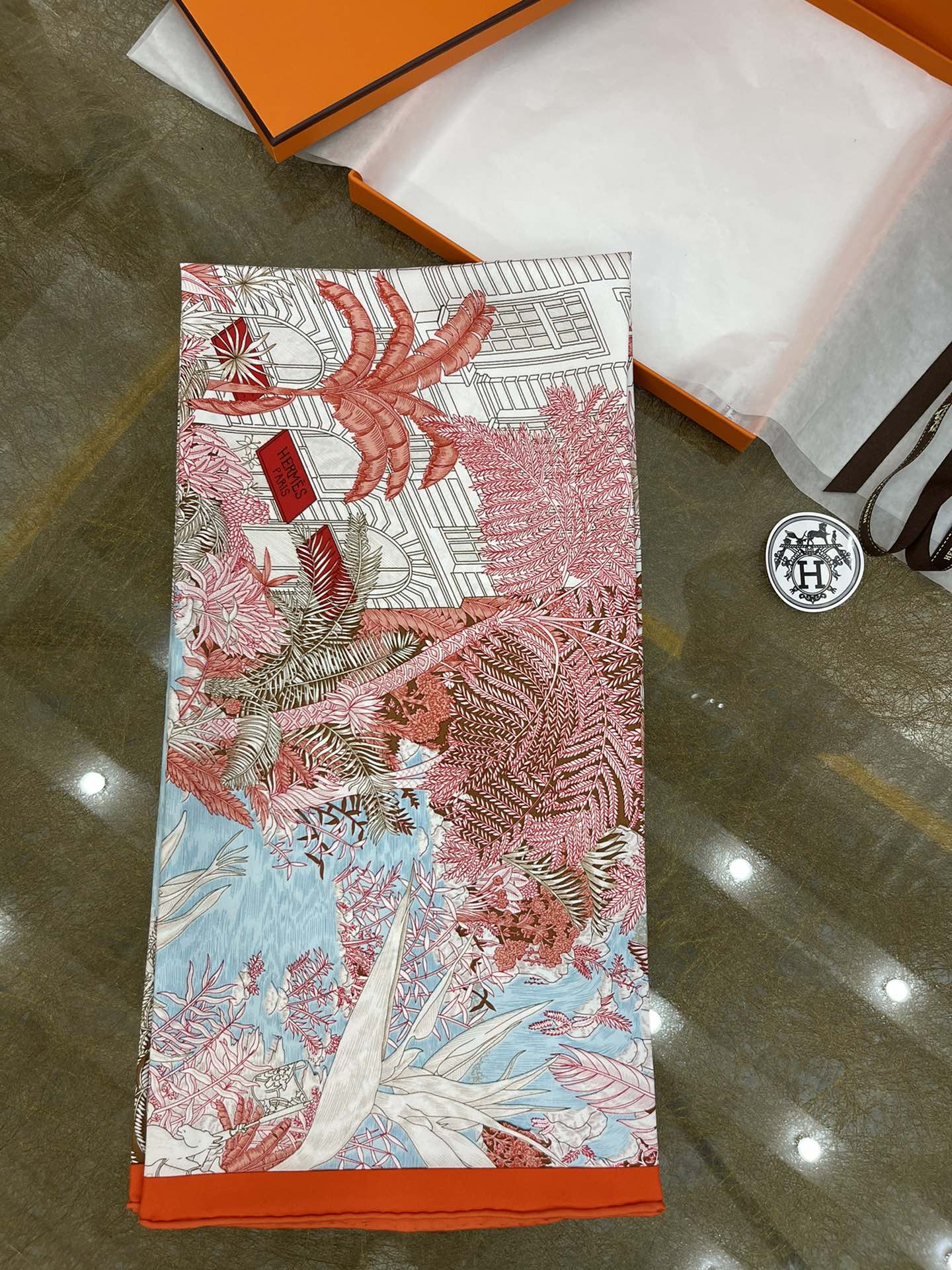 Hermes爱马仕100%真丝手工卷边围巾