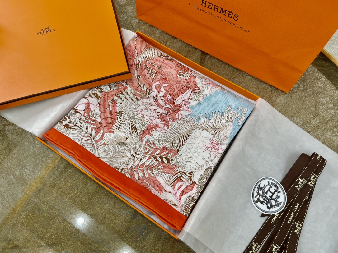 Hermes爱马仕100%真丝手工卷边围巾