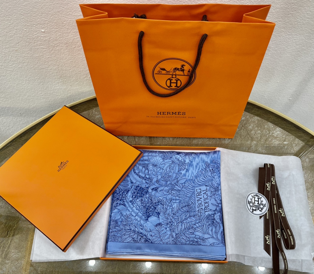 Hermes爱马仕100%真丝手工卷边围巾